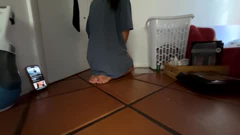 roarmance1 online show from November 24, 5:45 pm