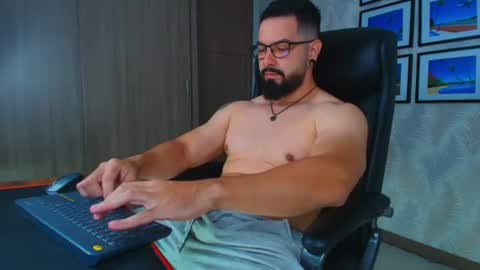 Snapshot of robby_k chatting on June 15, 10:23 pm Robby online show from June 15, 10:23 pm