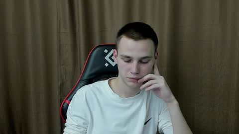 robert10211 online show from December 5, 7:49 pm