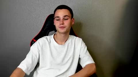 robert10211 online show from November 18, 3:34 am