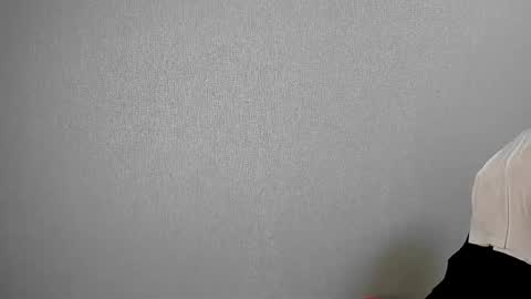 robert10211 online show from December 2, 6:30 am