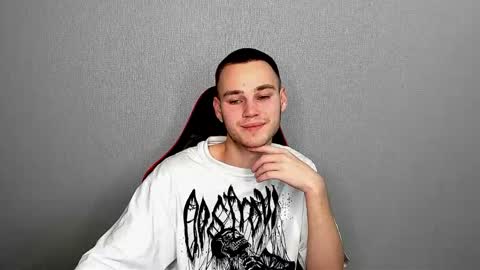 robert10211 online show from December 4, 3:43 pm