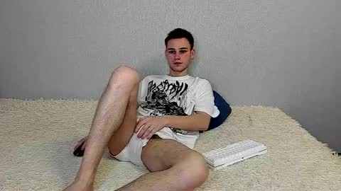 robert10211 online show from March 30, 8:59 am