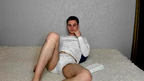 robert10211 online show from April 5, 6:05 pm