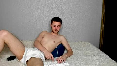 robert10211 online show from April 8, 3:45 pm