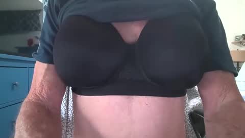 robert online show from October 9, 9:02 pm