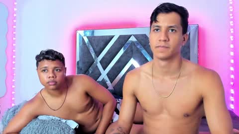 Robert Miller And Mael Thompson  online show from January 15, 4:36 am