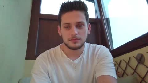 Snapshot of roberto_twink1 chatting on December 11, 5:53 am Roberto online show from December 11, 5:53 am