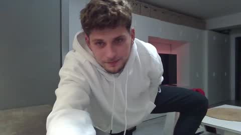 Snapshot of roberto_twink1 chatting on January 10, 4:41 pm Roberto online show from January 10, 4:41 pm