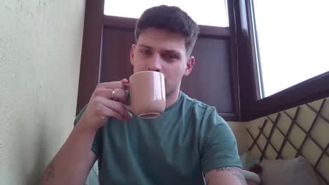 Snapshot of roberto_twink1 chatting on February 11, 9:58 am Roberto online show from February 11, 9:58 am