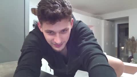 Snapshot of roberto_twink1 chatting on February 12, 4:24 pm Roberto online show from February 12, 4:24 pm