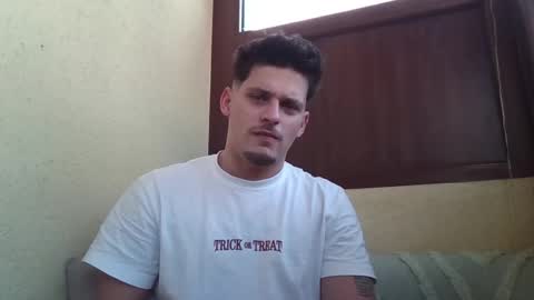 Snapshot of roberto_twink1 chatting on February 27, 12:49 pm Roberto online show from February 27, 12:49 pm