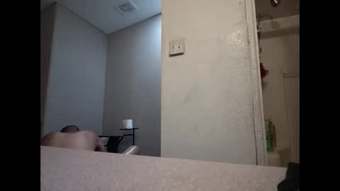 Snapshot of robertsaiz4200 chatting on February 19, 4:30 am robertsaiz4200 online show from February 19, 4:30 am