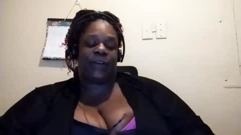 Snapshot of robertswhitney52 chatting on December 13, 10:48 pm robertswhitney52 online show from December 13, 10:48 pm