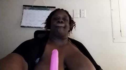 Snapshot of robertswhitney52 chatting on December 20, 9:00 pm robertswhitney52 online show from December 20, 9:00 pm