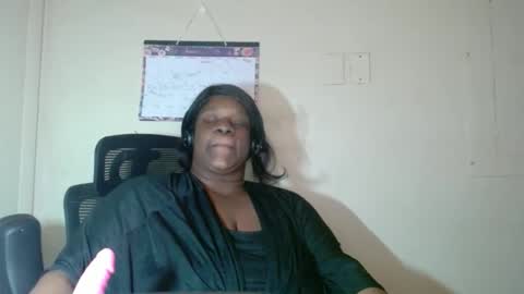 Snapshot of robertswhitney52 chatting on January 12, 7:35 am robertswhitney52 online show from January 12, 7:35 am