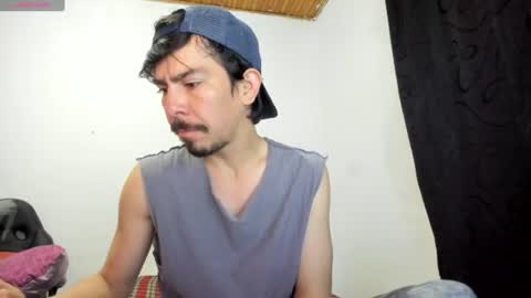 Snapshot of robindominique chatting on June 18, 12:00 am Robin online show from June 18, 12:00 am