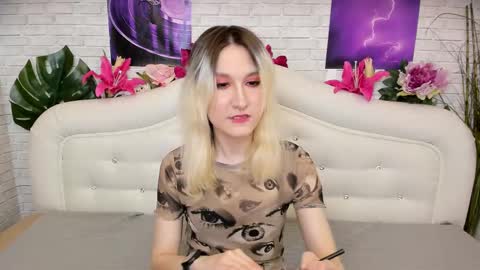 Snapshot of robinkhelless chatting on March 5, 10:55 am robin khelless online show from March 5, 10:55 am