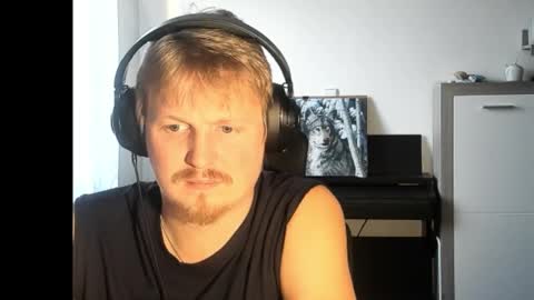 Snapshot of robirt5 chatting on October 31, 3:02 pm Bob online show from October 31, 3:02 pm