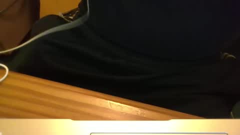 Snapshot of robjh1273 chatting on June 7, 10:57 pm Roger online show from June 7, 10:57 pm