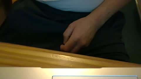 Snapshot of robjh1273 chatting on June 18, 8:36 am Roger online show from June 18, 8:36 am
