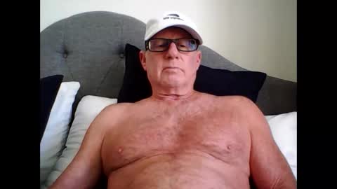 robo0000 online show from April 3, 7:45 pm