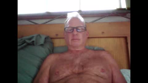 robo0000 online show from April 13, 2:44 pm