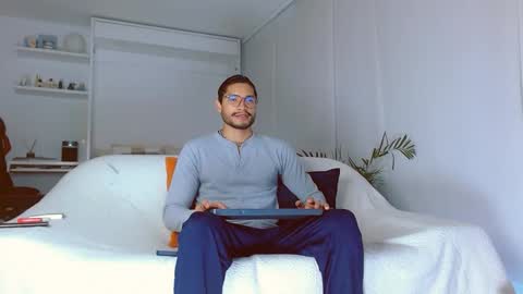 roby_millerr online show from March 3, 7:06 pm