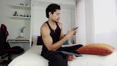 roby_millerr online show from October 25, 10:26 pm