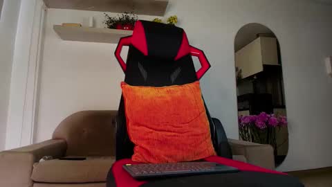 roby_millerr online show from November 14, 6:39 pm