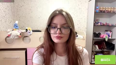 robynsentinella online show from February 17, 2:41 am