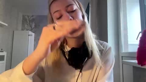 Snapshot of rochellehouis chatting on February 11, 11:26 am Anny online show from February 11, 11:26 am