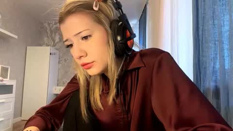 Snapshot of rochellehouis chatting on February 26, 11:31 am Anny online show from February 26, 11:31 am