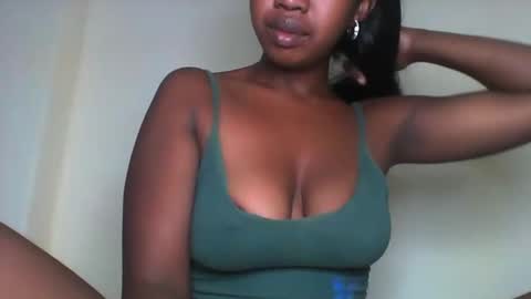 Snapshot of rochellinah chatting on March 20, 12:48 am rochellinah online show from March 20, 12:48 am