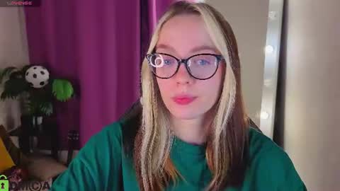 Snapshot of rockett_bunny chatting on June 28, 1:00 am Rockett online show from June 28, 1:00 am