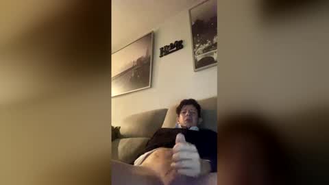 Snapshot of rogerbenid81 chatting on February 8, 1:53 am rogerbenid81 online show from February 8, 1:53 am