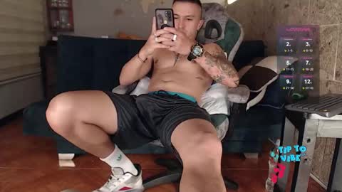 Snapshot of rogert_xx chatting on October 17, 1:20 am Rogert online show from October 17, 1:20 am