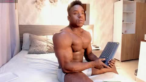 Snapshot of rogger_physique chatting on April 20, 10:11 pm Rogger online show from April 20, 10:11 pm
