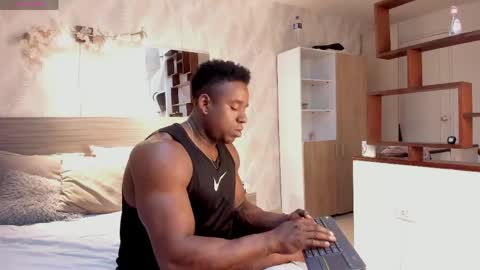 Snapshot of rogger_physique chatting on April 21, 2:26 am Rogger online show from April 21, 2:26 am