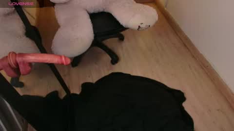 Snapshot of rohanalan_ chatting on June 22, 3:25 am Sof online show from June 22, 3:25 am