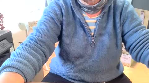 Snapshot of rolandloser1000 chatting on January 5, 1:58 pm rolandloser1000 online show from January 5, 1:58 pm