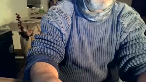 Snapshot of rolandloser1000 chatting on January 21, 6:23 pm rolandloser1000 online show from January 21, 6:23 pm