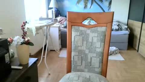 Snapshot of rolandloser1000 chatting on February 9, 9:05 am rolandloser1000 online show from February 9, 9:05 am