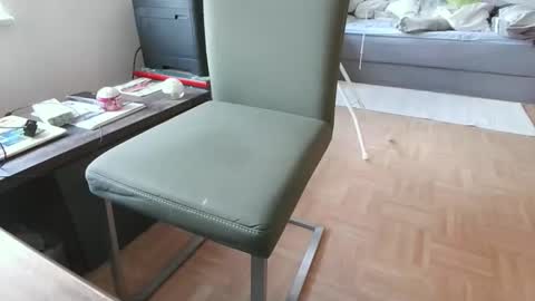 Snapshot of rolandloser1000 chatting on October 21, 7:42 am rolandloser1000 online show from October 21, 7:42 am