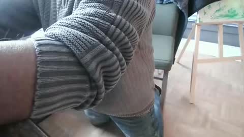 Snapshot of rolandloser1000 chatting on February 13, 10:44 am rolandloser1000 online show from February 13, 10:44 am