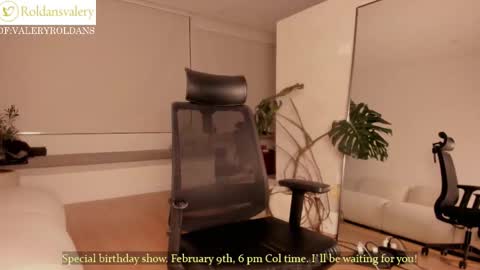 Valery Roldans online show from February 4, 1:11 am