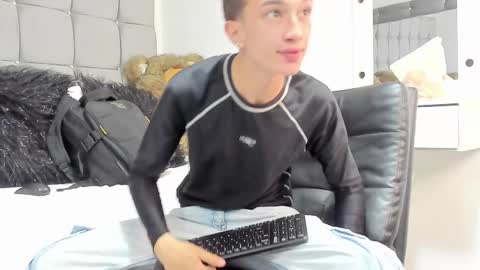 Snapshot of rolito18_ chatting on January 2, 2:02 pm twink juli online show from January 2, 2:02 pm