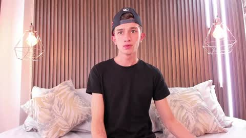 Snapshot of rolito18_ chatting on February 7, 3:45 am twink juli online show from February 7, 3:45 am