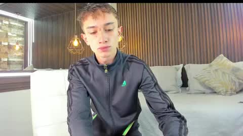 Snapshot of rolito18_ chatting on February 24, 12:59 pm twink juli online show from February 24, 12:59 pm