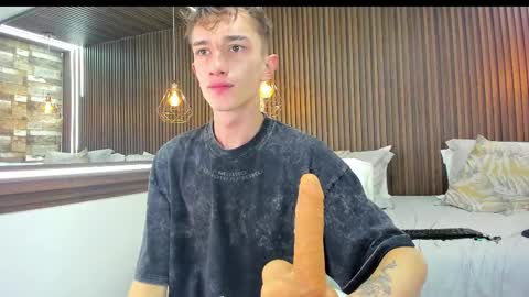 Snapshot of rolito18_ chatting on March 1, 5:05 pm twink juli online show from March 1, 5:05 pm